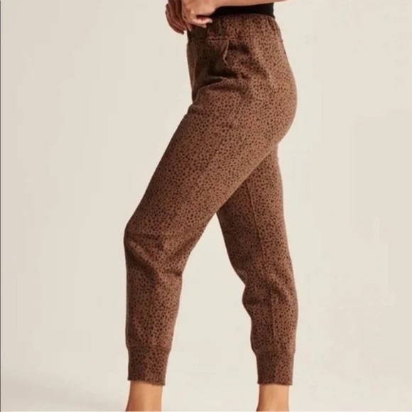 Abercrombie SoftAF City Joggers in Brown Animal Print - Picture 2 of 6